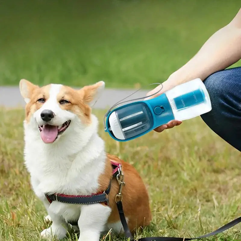 Fellfreunde 3-in-1 Hundewasserbecher – Trink-, Futter- und Müllbeutel in einem, tragbar und multifunktional für unterwegs